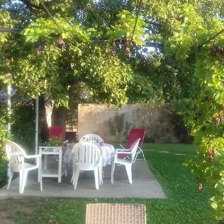 Du Raisin Bed & Breakfast