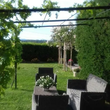 Du Raisin Bed & Breakfast Puyricard