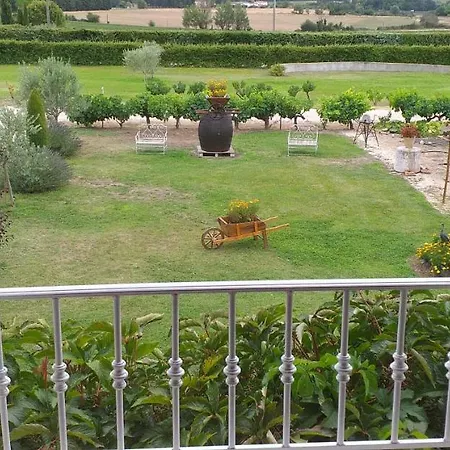 Du Raisin Bed & Breakfast